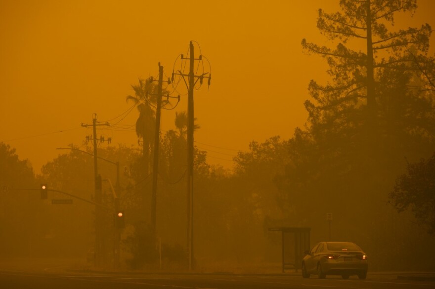 Πύρινος εφιάλτης στην Καλιφόρνια: «Μην χασομεράτε, φύγετε» - Διάσημοι εγκαταλείπουν τα σπίτια τους