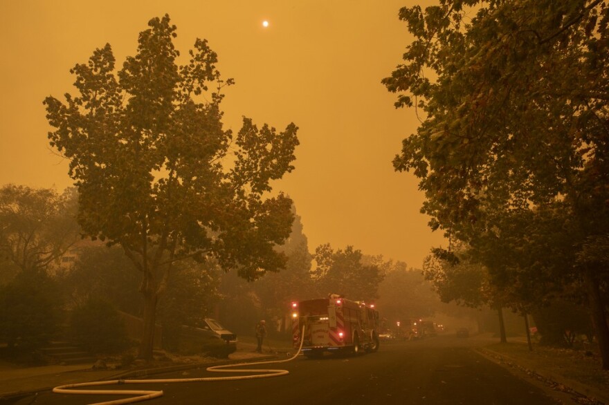 Πύρινος εφιάλτης στην Καλιφόρνια: «Μην χασομεράτε, φύγετε» - Διάσημοι εγκαταλείπουν τα σπίτια τους