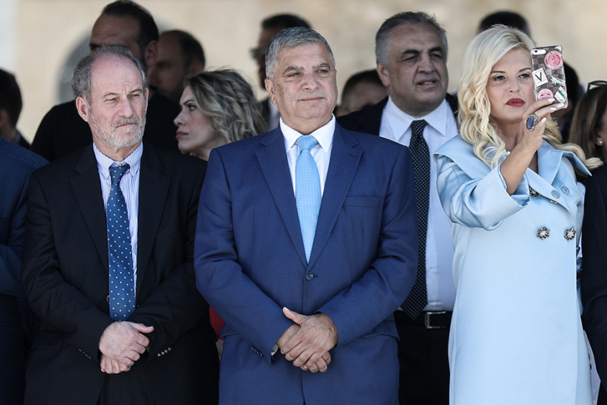 Η Μαρίνα Πατούλη  με γαλάζια εμφάνιση στην παρέλαση 