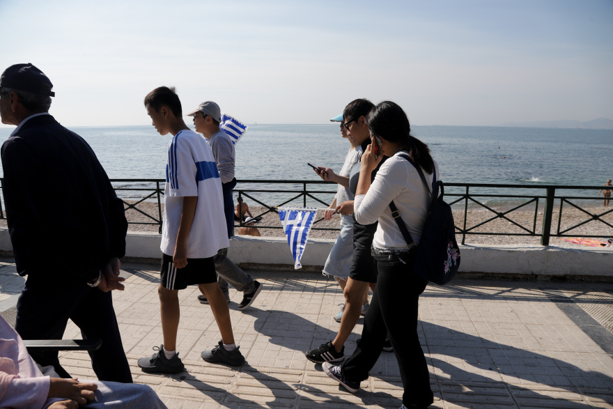 Παρέλαση: Βόλτα στην παραλία του Φαλήρου μετά τους εορτασμούς 