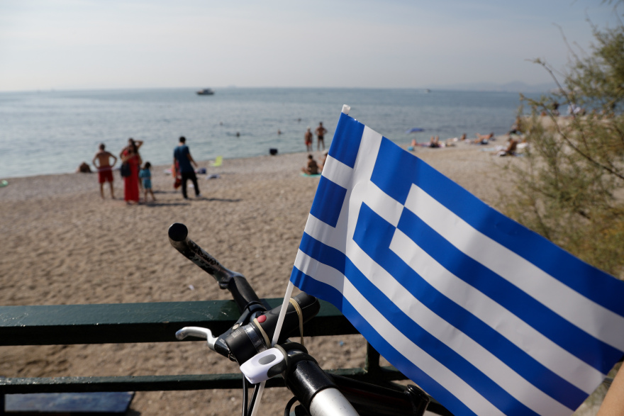 Παρέλαση: Βόλτα στην παραλία του Φαλήρου μετά τους εορτασμούς 