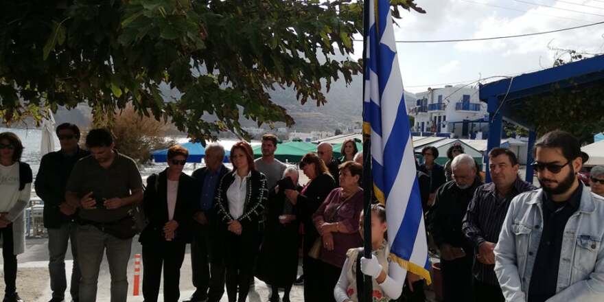 Νάξος: Η μοναδική μαθήτρια του Δημοτικού έκανε παρέλαση στον Απόλλωνα