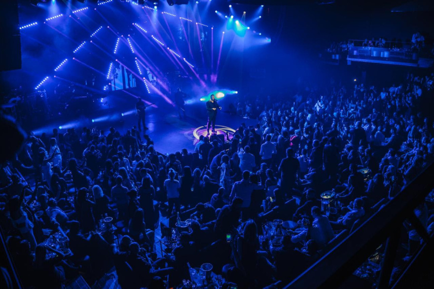 Ο Αντώνης Ρέμος «μάγεψε» τη Θεσσαλονίκη με την πρεμιέρα του 