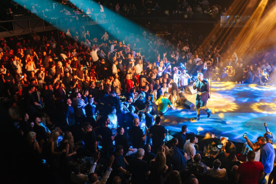 Ο Αντώνης Ρέμος «μάγεψε» τη Θεσσαλονίκη με την πρεμιέρα του 