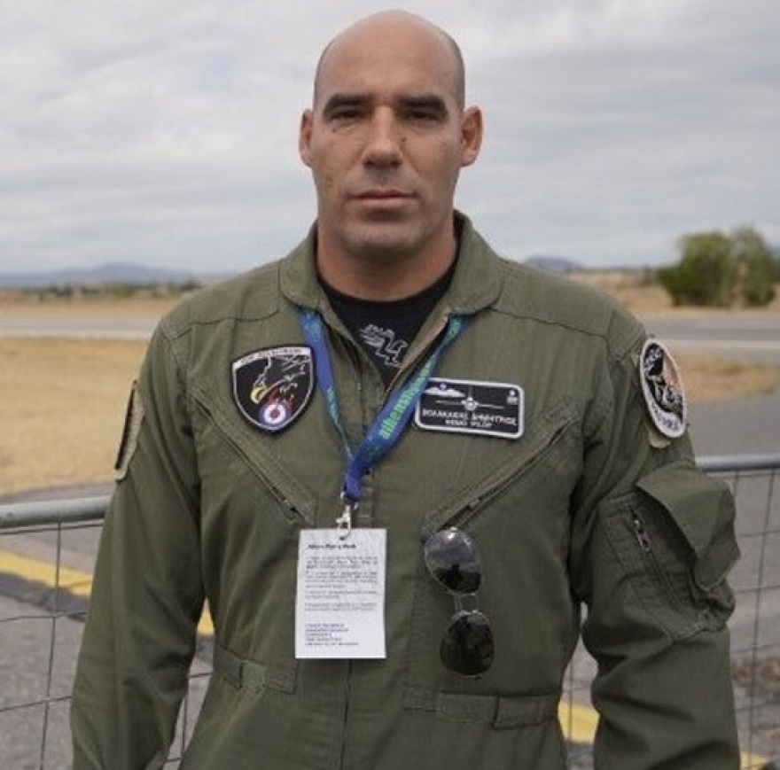 Συγκίνησε ο πιλότος της ομάδας Ζευς: Ετούτος δω ο λαός δεν γονατίζει παρά μονάχα μπροστά στους νεκρούς του