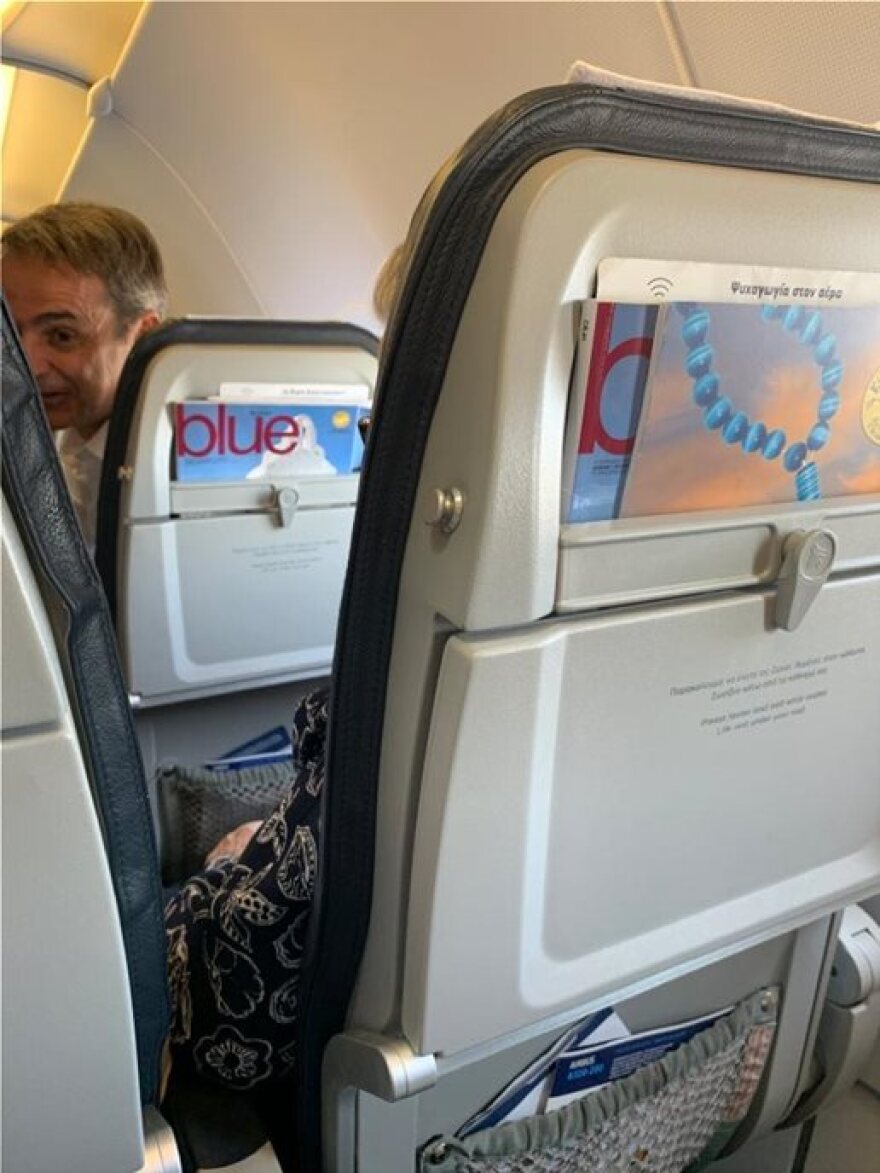 Ο Μητσοτάκης ταξίδεψε από τα Χανιά στην Αθήνα στην οικονομική θέση