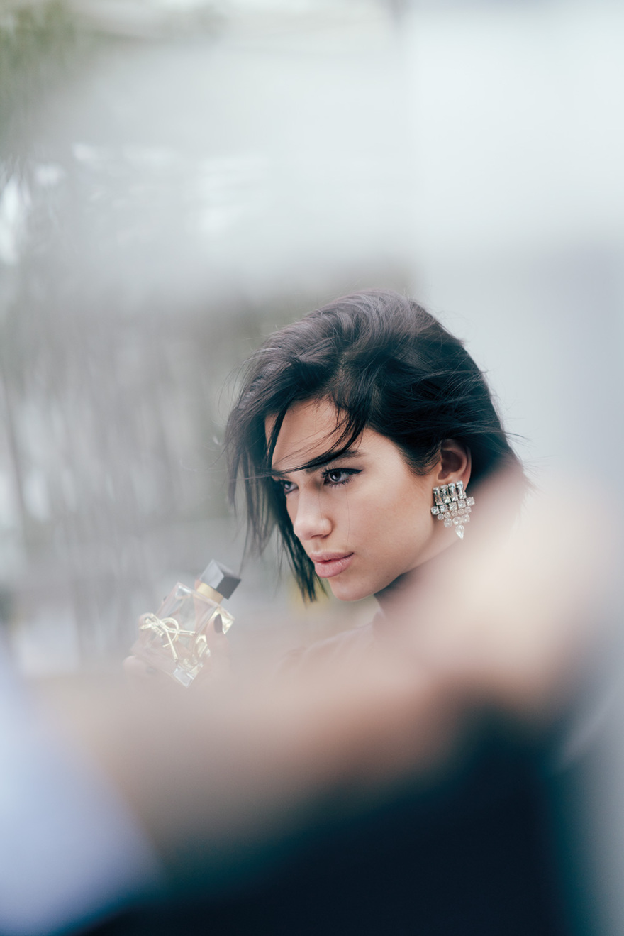Dua Lipa: Η ασυμβίβαστη της ποπ σκηνής με τα δύο δισ. views