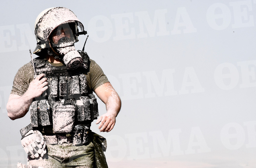 Επεισόδια έξω από την ΑΣΟΕΕ: Εκαψαν κάδους στην Πατησίων