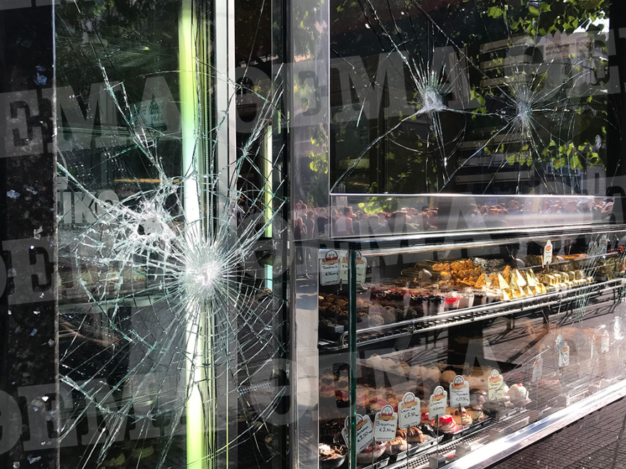 Επεισόδια έξω από την ΑΣΟΕΕ: Εκαψαν κάδους στην Πατησίων