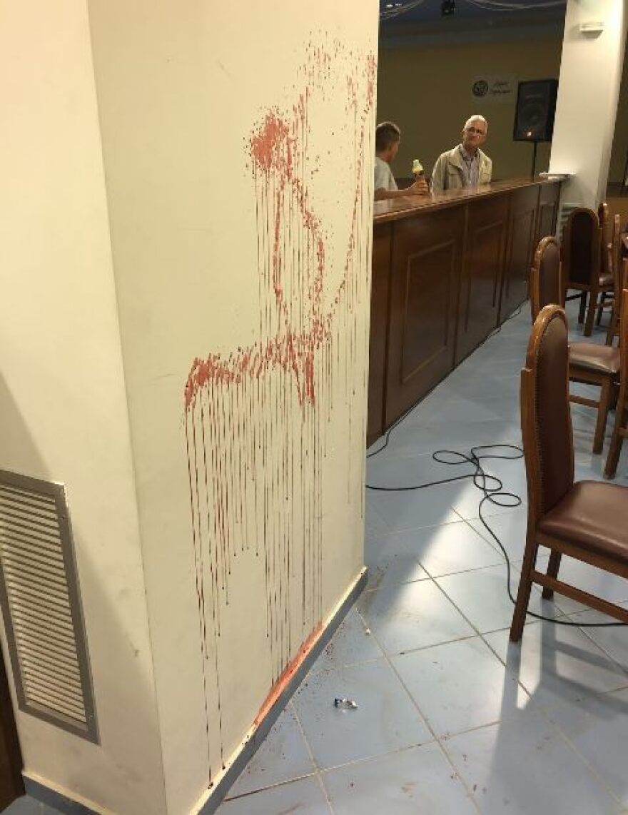 Αστακός: Ο πρώην δήμαρχος έκανε «φλεβοκέντηση» και γέμισε με αίματα το Δημοτικό Συμβούλιο