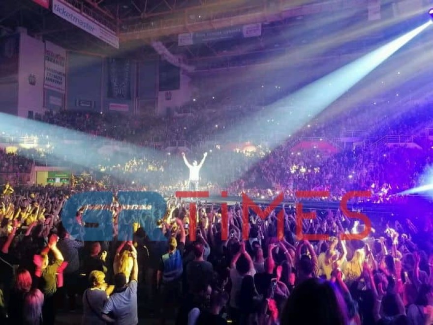 Ενρίκε Ιγκλέσιας: «Χαμός» στη Θεσσαλονίκη για τον Ισπανό τραγουδιστή 