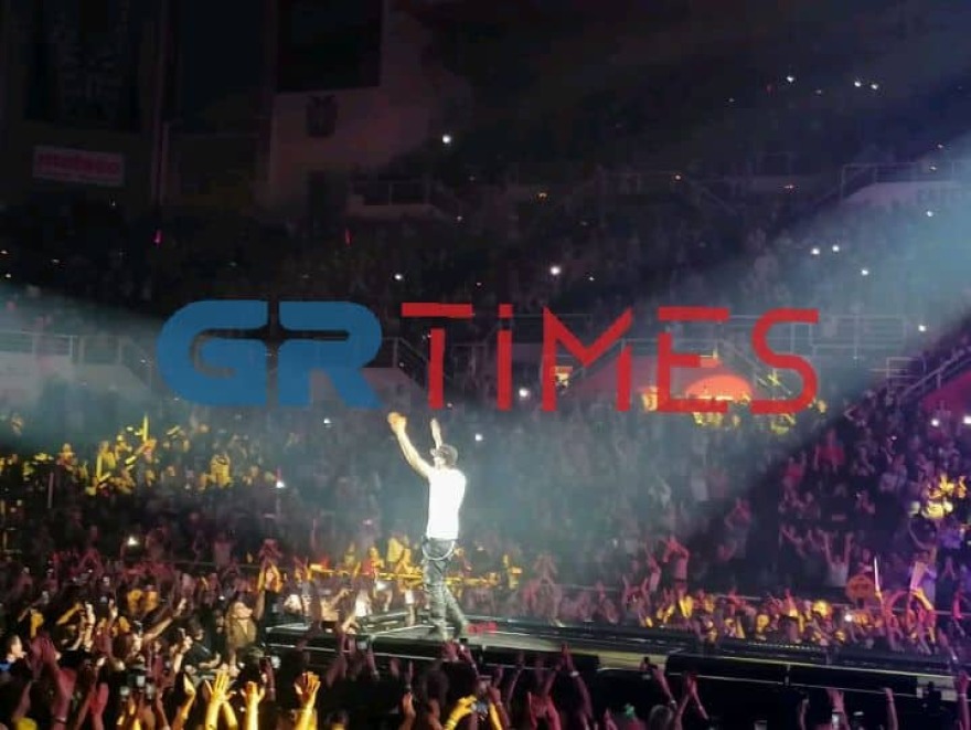 Ενρίκε Ιγκλέσιας: «Χαμός» στη Θεσσαλονίκη για τον Ισπανό τραγουδιστή 