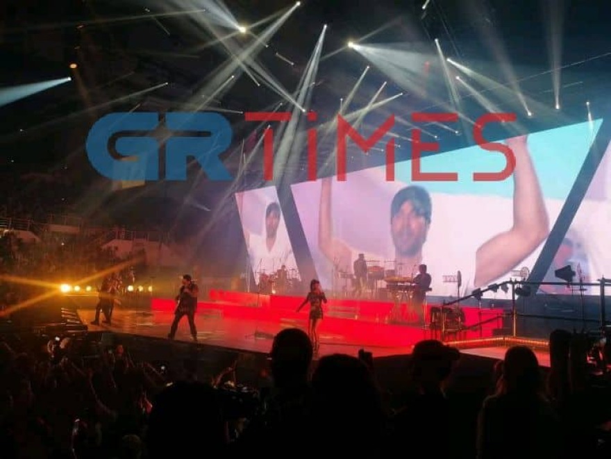 Ενρίκε Ιγκλέσιας: «Χαμός» στη Θεσσαλονίκη για τον Ισπανό τραγουδιστή 