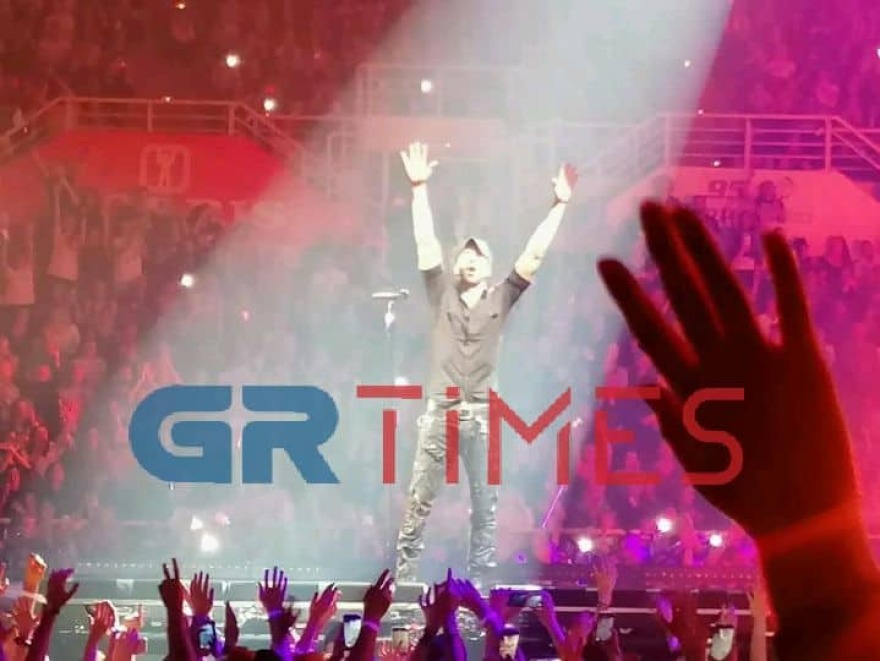 Ενρίκε Ιγκλέσιας: «Χαμός» στη Θεσσαλονίκη για τον Ισπανό τραγουδιστή 