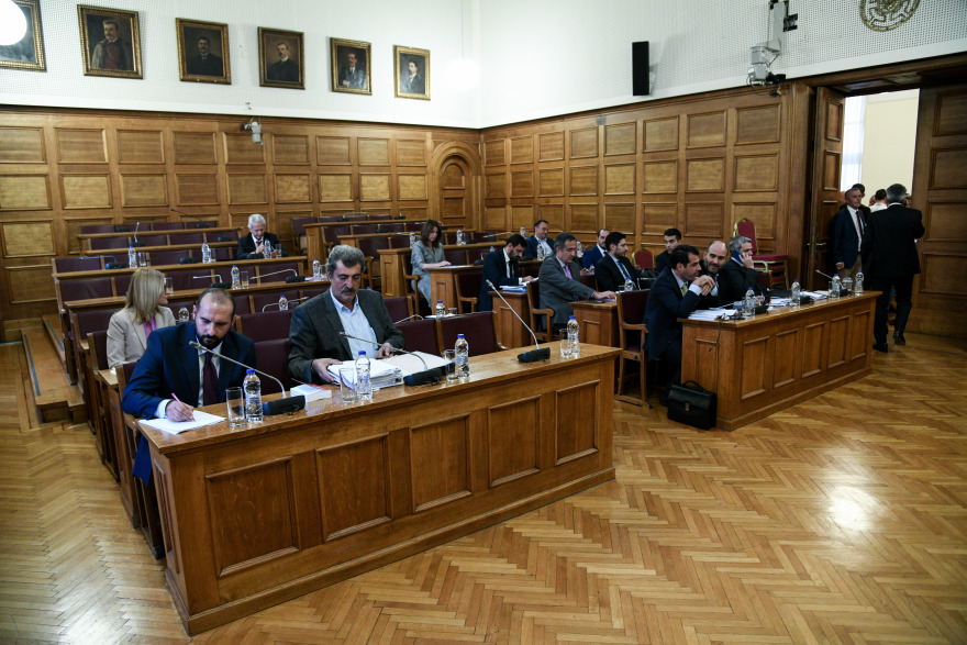 Προανακριτική για Novartis: Με τσαμπουκάδες απειλεί ο ΣΥΡΙΖΑ μετά την εξαίρεση Πολάκη-Τζανακόπουλου