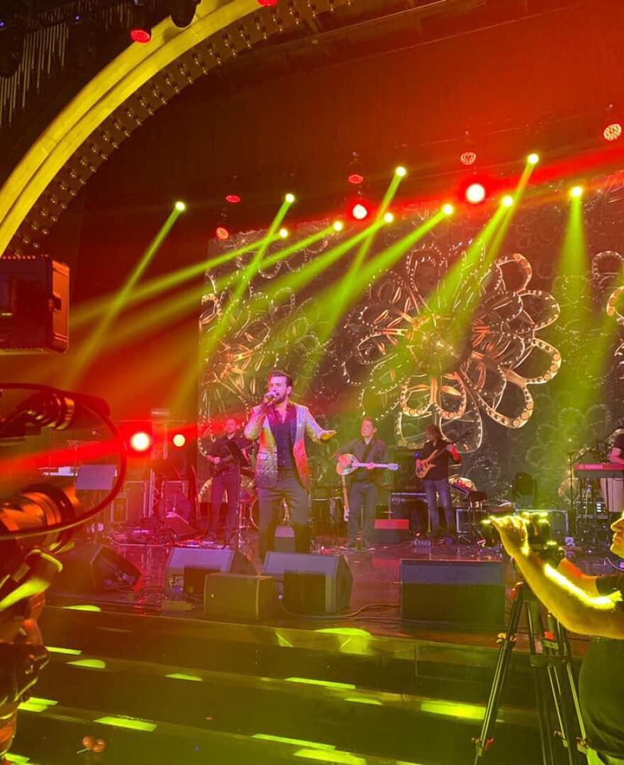 Ο Θάνος Πετρέλης τραγούδησε σε χλιδάτο γάμο εκατομμυρίων, στην Αρμενία