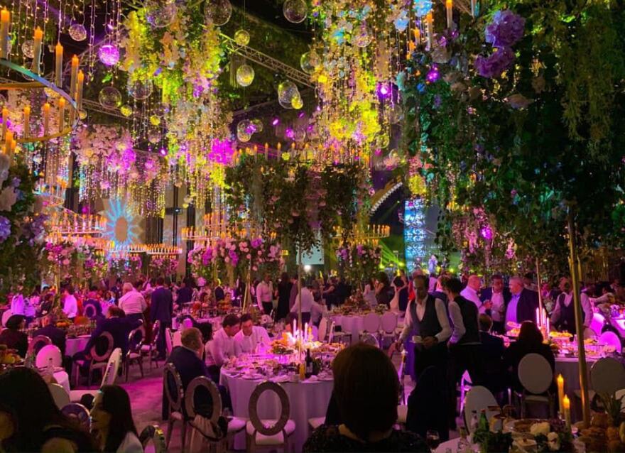 Ο Θάνος Πετρέλης τραγούδησε σε χλιδάτο γάμο εκατομμυρίων, στην Αρμενία