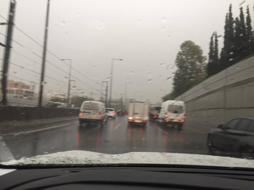 Κίνηση: Χάος στους δρόμους προκάλεσε η κακοκαιρία - Βελτιωμένη τώρα η κατάσταση