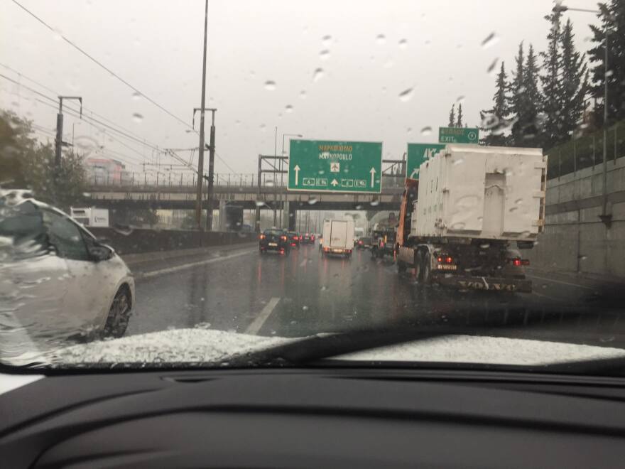 Κίνηση: Χάος στους δρόμους προκάλεσε η κακοκαιρία - Βελτιωμένη τώρα η κατάσταση