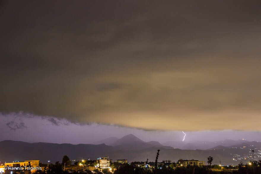Κρήτη: Τροχαία και κατολισθήσεις από την κακοκαιρία