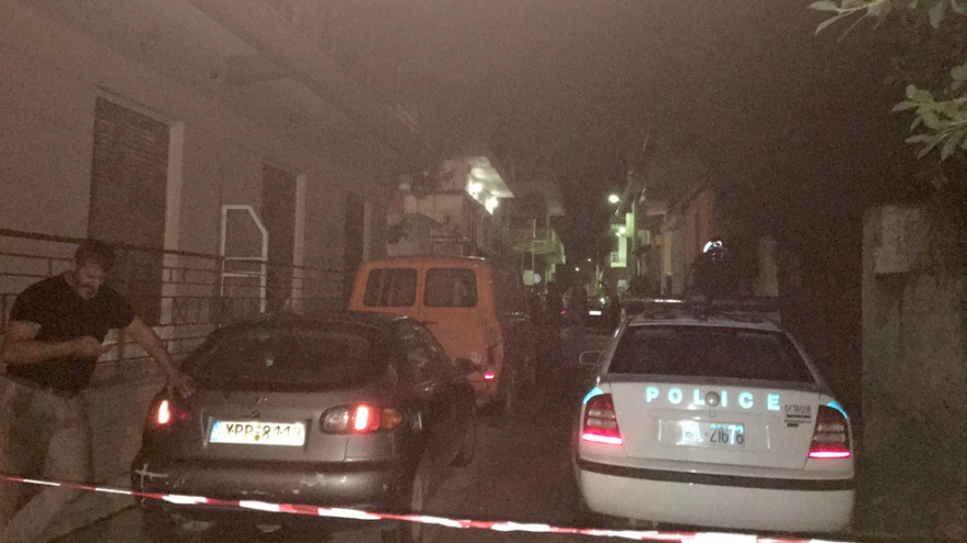 Φονικό στα Μέγαρα: Παραδόθηκε ο σωφρονιστικός υπάλληλος που σκότωσε τον κουνιάδο του