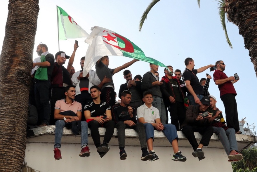 Μεγάλες διαδηλώσεις στην Αλγερία: Μια «νέα ανεξαρτησία» ζήτησαν χιλιάδες Αλγερινοί