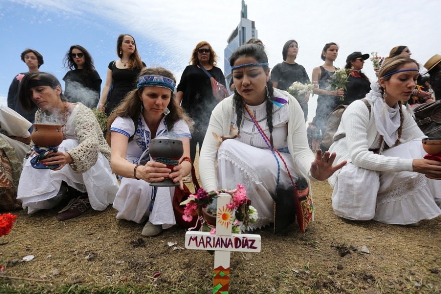 Χιλή: Σιωπηλή διαμαρτυρία γυναικών για τους νεκρούς της κρίσης 