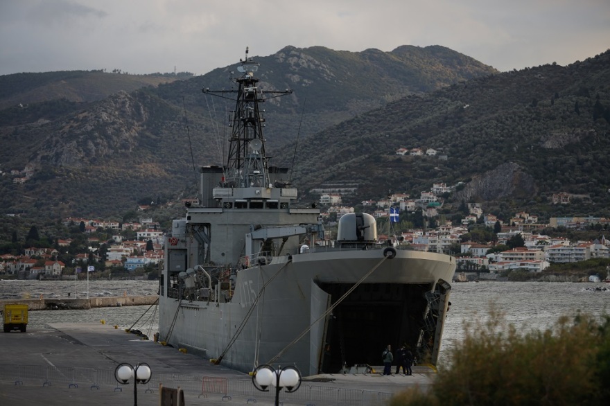 Μυτιλήνη: Σε εξέλιξη επιχείρηση μετακίνησης 815 αιτούντων άσυλο