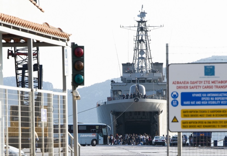 Μεταναστευτικό: Με αρματαγωγό από τη Μόρια στην Ελευσίνα και από εκεί σε ξενοδοχεία 795 αιτούντες άσυλο