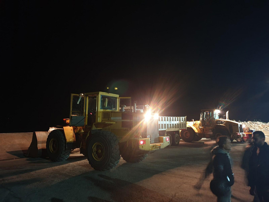 Κως: Δήμαρχος και κάτοικοι απέκλεισαν το λιμάνι για να μην αποβιβαστούν μετανάστες 