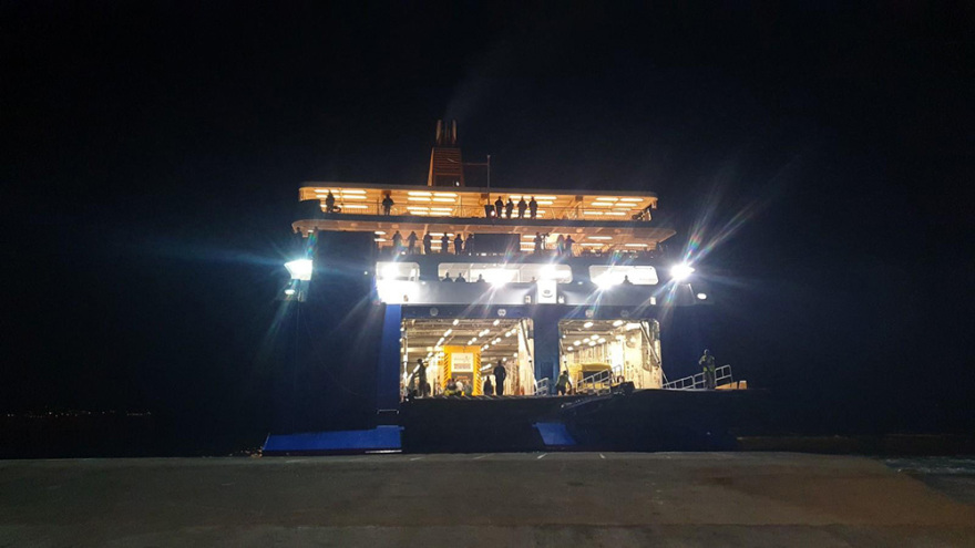 Κως: Δήμαρχος και κάτοικοι απέκλεισαν το λιμάνι για να μην αποβιβαστούν μετανάστες 