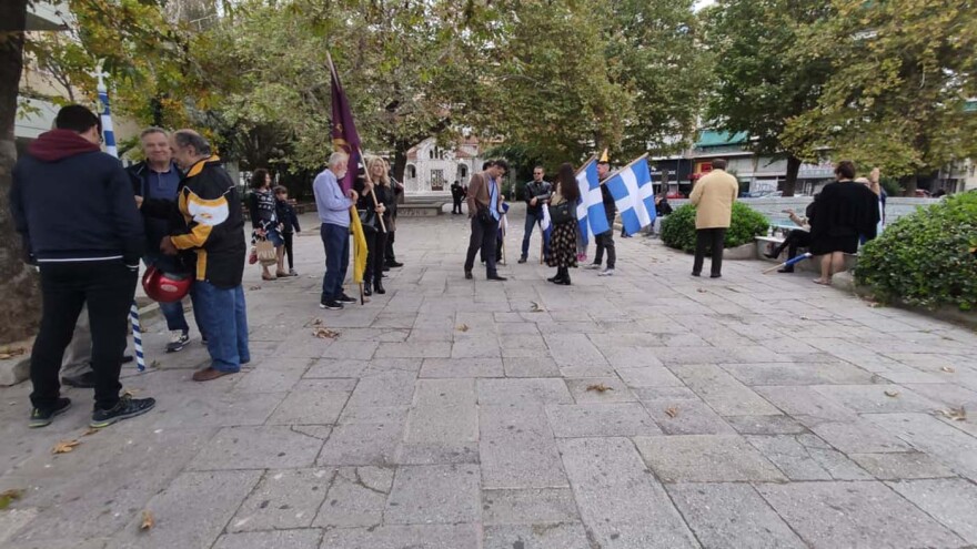 Λάρισα: Ταυτόχρονες συγκεντρώσεις από αναρχικούς και διαμαρτυρόμενους για τους πρόσφυγες