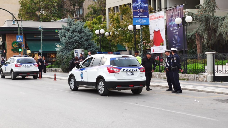 Λάρισα: Ταυτόχρονες συγκεντρώσεις από αναρχικούς και διαμαρτυρόμενους για τους πρόσφυγες