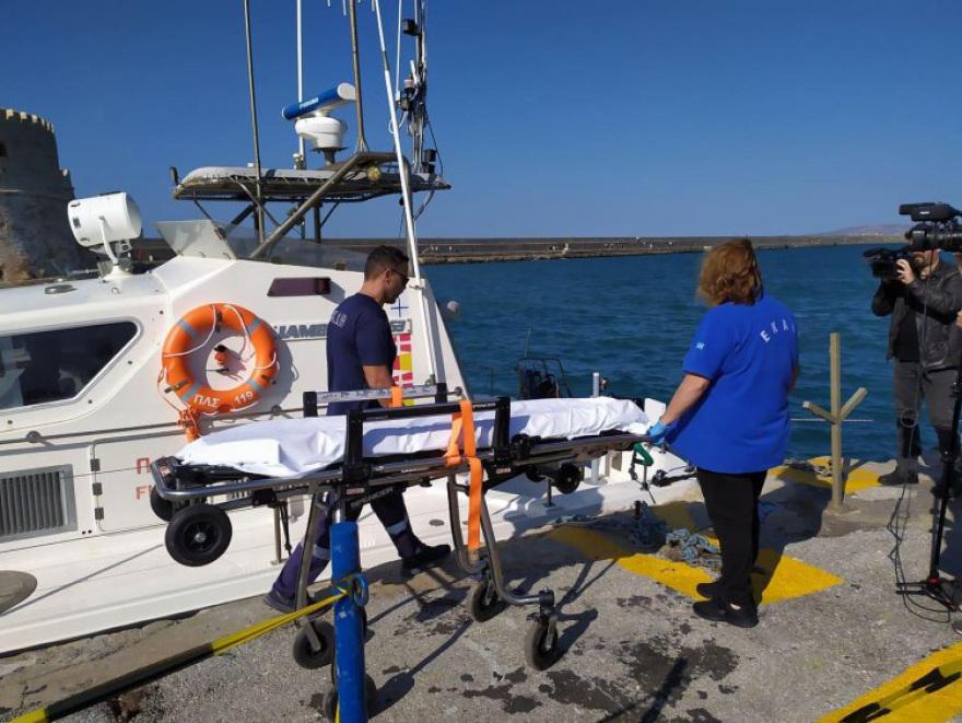 Φολέγανδρος: Βρέθηκε ύστερα από μιάμιση μέρα στη θάλασσα η 45χρονη αγνοούμενη τουρίστρια