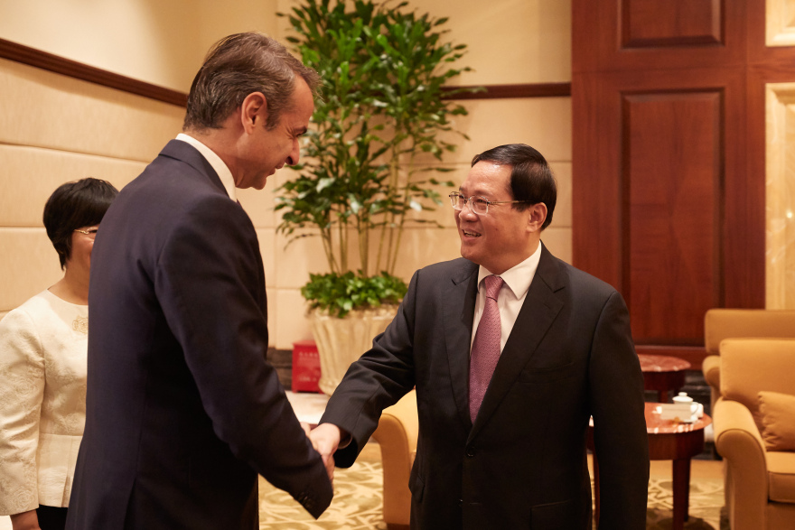 Σαγκάη: Ο Κυριάκος Μητσοτάκης εγκαινίασε τη μονάδα παραγωγής των ελληνικών ανελκυστήρων Kleemann