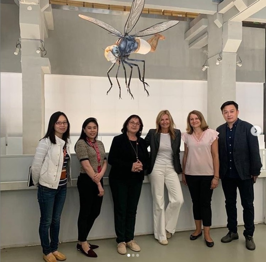 Μαρέβα Μητσοτάκη: Ξενάγηση στο Μουσείο Σύγχρονης Τέχνης της Σαγκάης