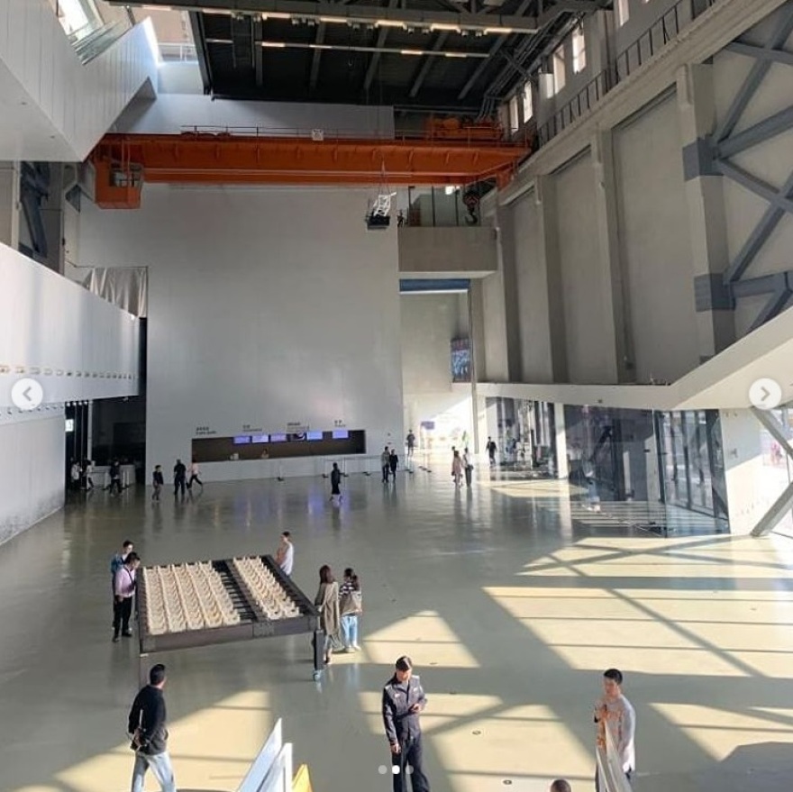 Μαρέβα Μητσοτάκη: Ξενάγηση στο Μουσείο Σύγχρονης Τέχνης της Σαγκάης