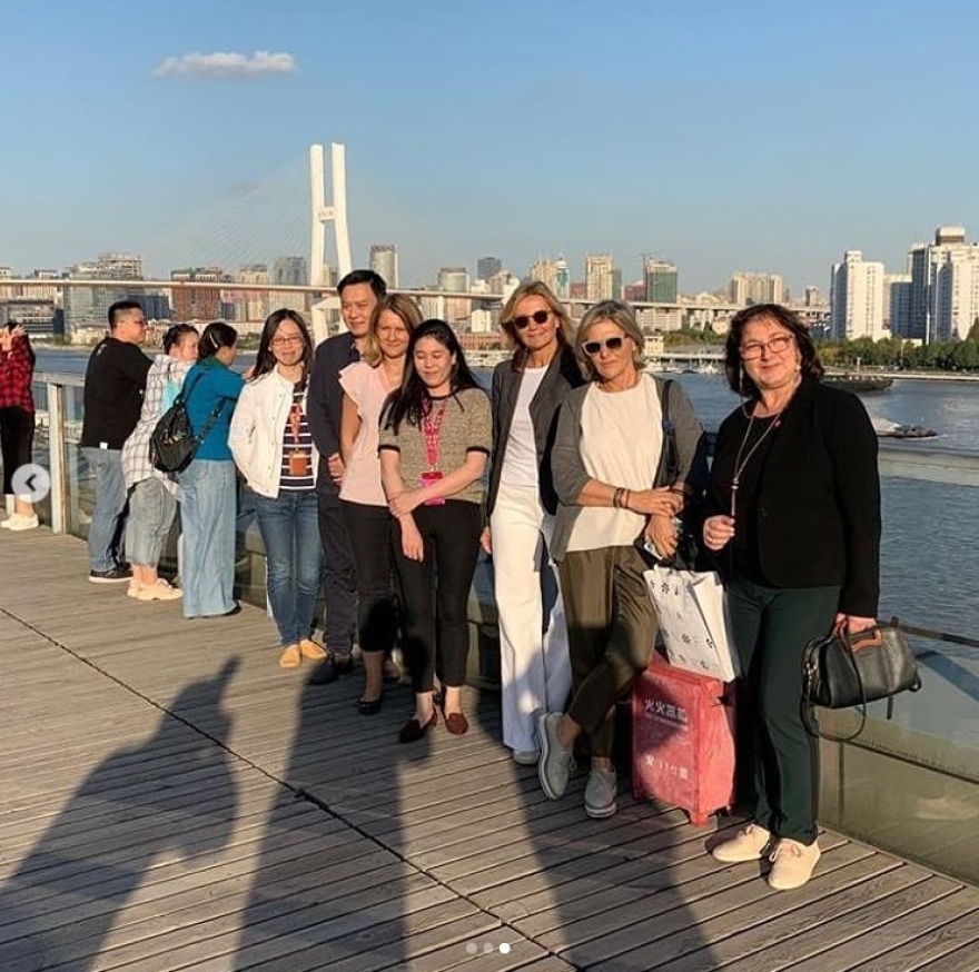 Μαρέβα Μητσοτάκη: Ξενάγηση στο Μουσείο Σύγχρονης Τέχνης της Σαγκάης