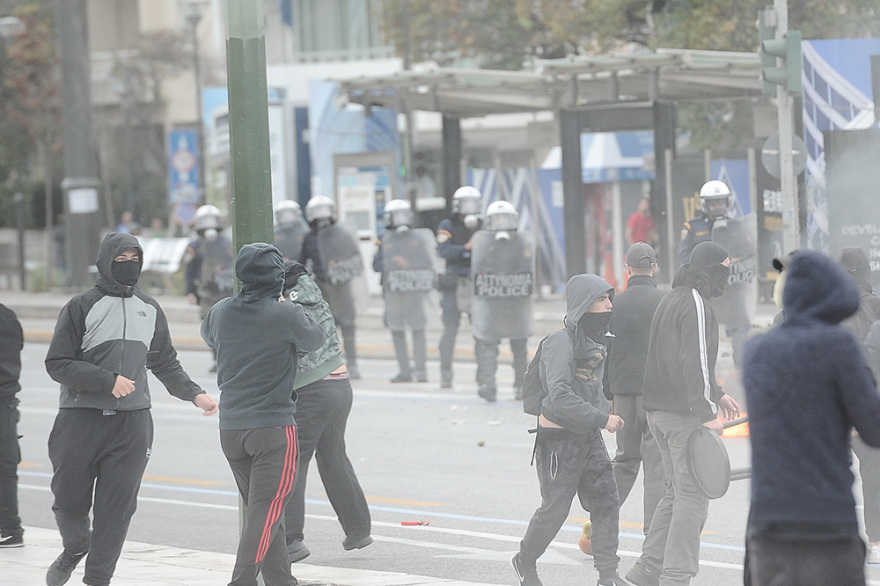 Επεισόδια στο μαθητικό συλλαλητήριο: Προσαγωγές και μία σύλληψη - Βρήκαν σακίδιο γεμάτο μολότοφ