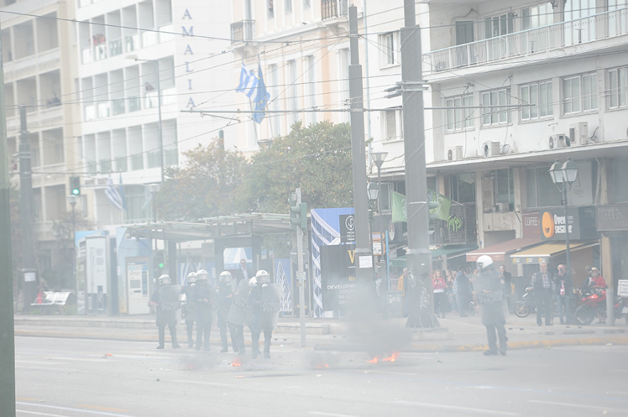 Επεισόδια στο μαθητικό συλλαλητήριο: Προσαγωγές και μία σύλληψη - Βρήκαν σακίδιο γεμάτο μολότοφ