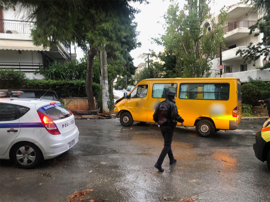 Τροχαίο με σχολικό λεωφορείο στη Βούλα - Τραυματίσθηκαν δέκα παιδιά