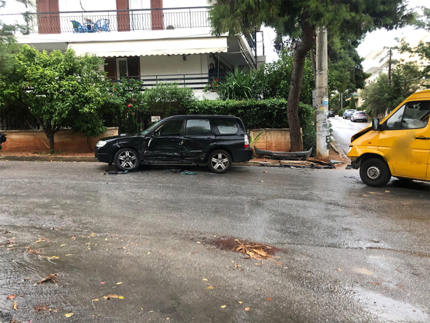 Τροχαίο με σχολικό λεωφορείο στη Βούλα - Τραυματίσθηκαν δέκα παιδιά