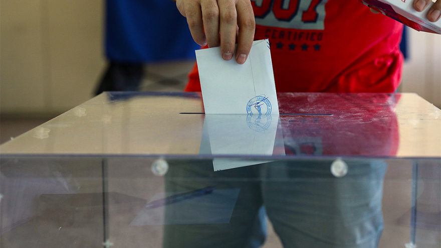 Η εκλογική στρατηγική του ΚΙ.ΝΑΛ.: Οι «κόκκινες γραμμές» Ανδρουλάκη στα σενάρια συνεργασίας 