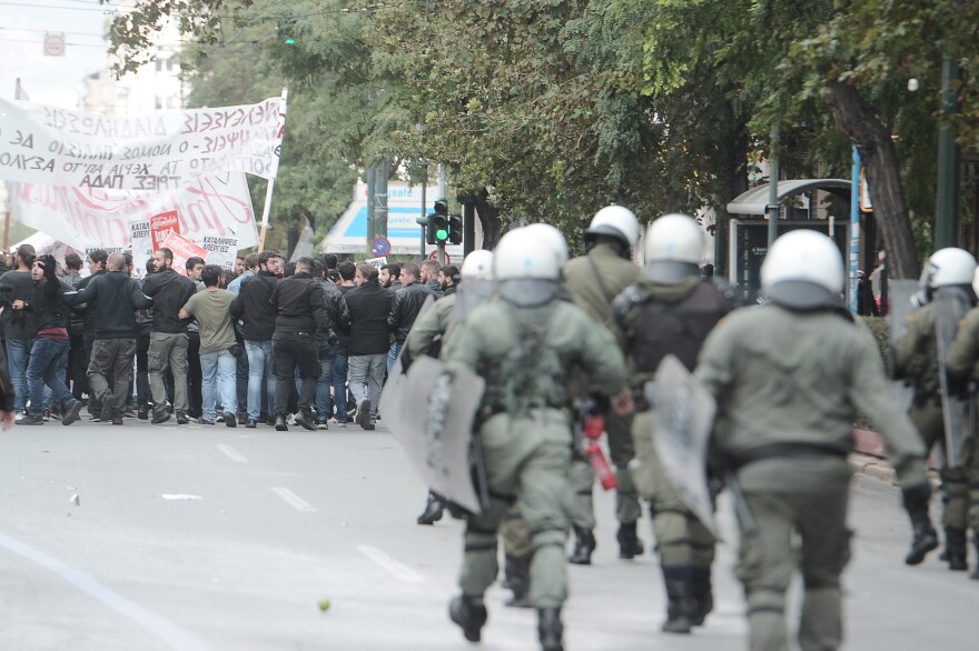 Επεισόδια στο μαθητικό συλλαλητήριο: Προσαγωγές και μία σύλληψη - Βρήκαν σακίδιο γεμάτο μολότοφ
