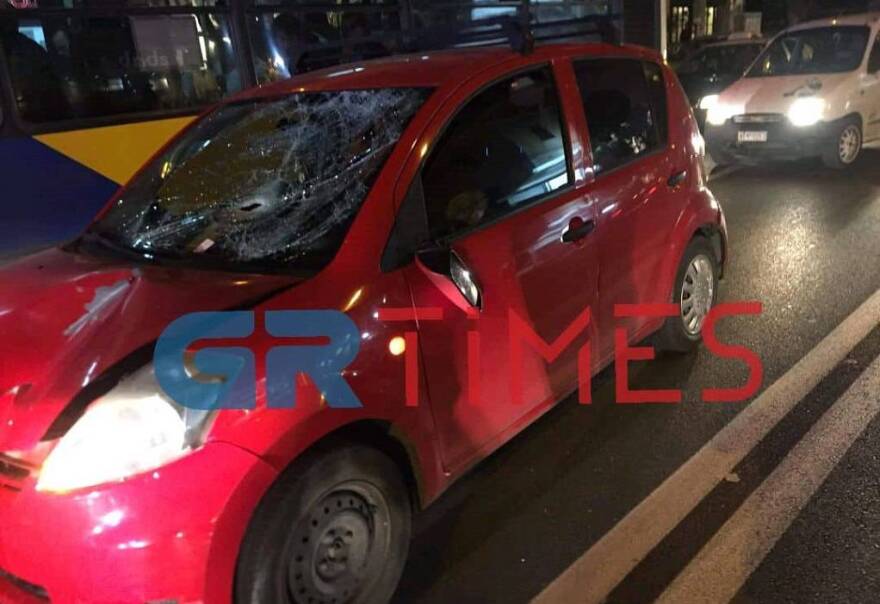 Τροχαίο στη Θεσσαλονίκη: ΙΧ παρέσυρε πεζό - Τραυματίστηκε σοβαρά στο κεφάλι