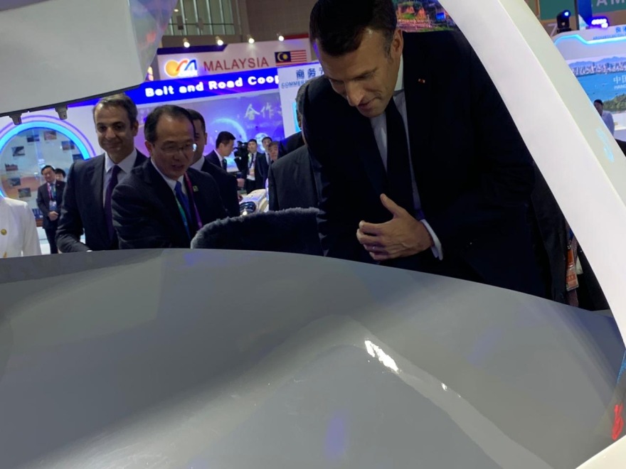  Προσομοίωση πτήσης Μακρόν, Μητσοτάκη και Σι Τζινπίνγκ με ηλεκτρικό αεροπλάνο πάνω από την Σαγκάη