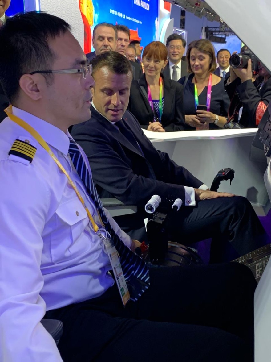  Προσομοίωση πτήσης Μακρόν, Μητσοτάκη και Σι Τζινπίνγκ με ηλεκτρικό αεροπλάνο πάνω από την Σαγκάη