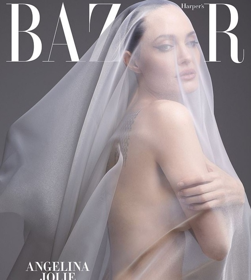  Η Αντζελίνα Τζολί φωτογραφίζεται γυμνή