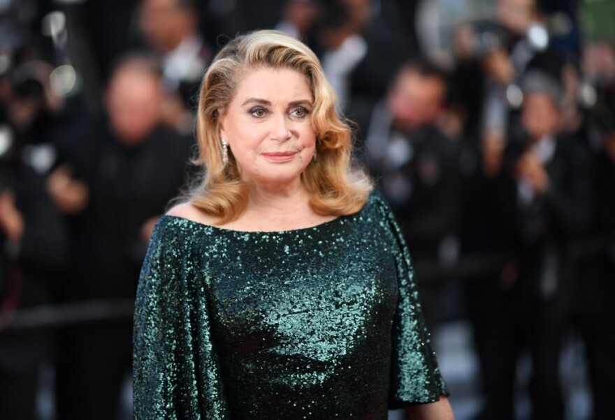 Κατρίν Ντενέβ: Εσπευσμένα στο νοσοκομείο η ηθοποιός 