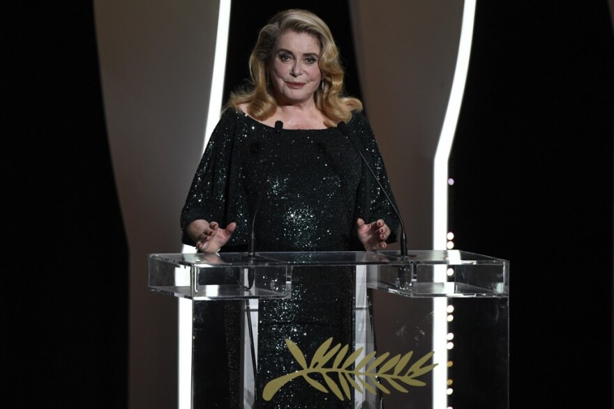 Κατρίν Ντενέβ: Εσπευσμένα στο νοσοκομείο η ηθοποιός 